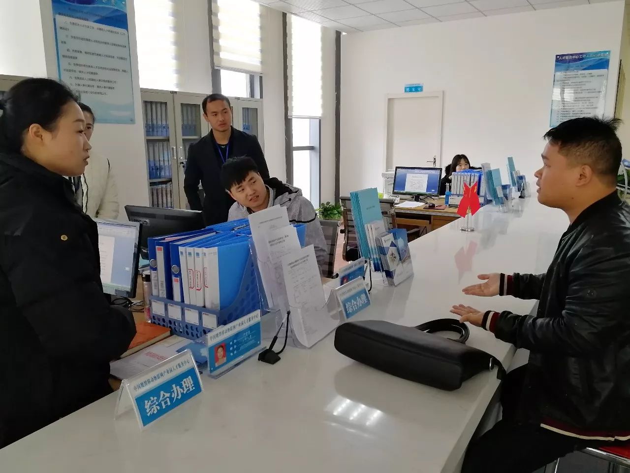 科技賦能創新——江西省委組織部副部長徐忠一行考察鷹潭頤高移動物聯網創業園科技中介服務