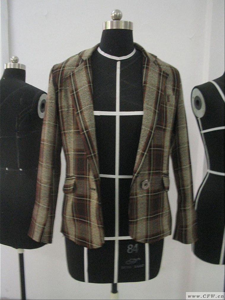 從樣衣到成品 服裝產(chǎn)業(yè)中的創(chuàng)新與量產(chǎn)之旅
